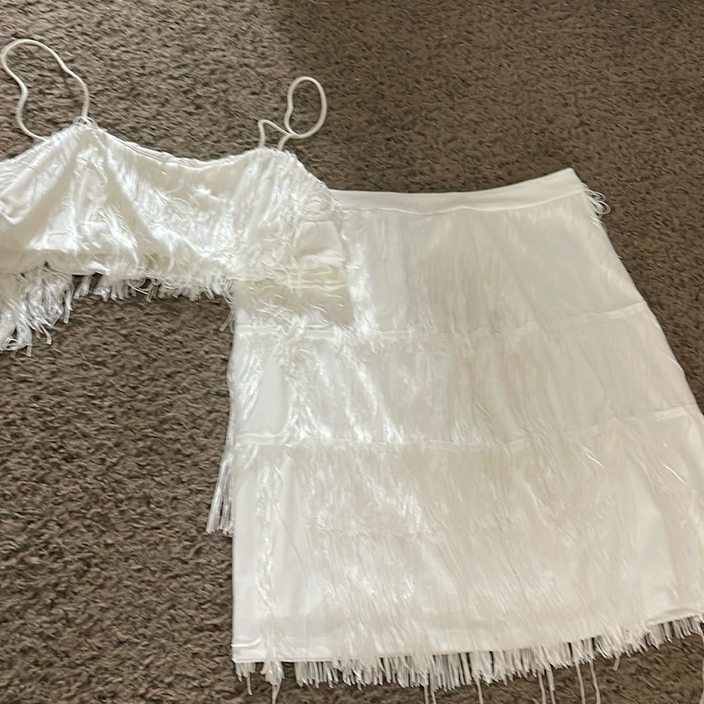 NWOT WHITE FRINGE SET